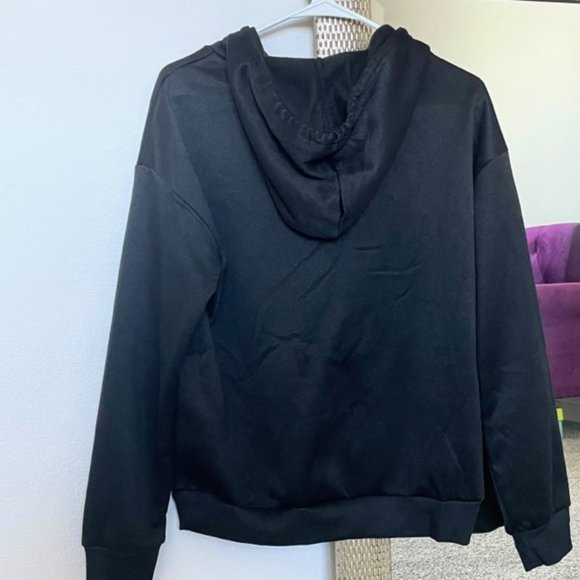 BRAND NEW SHEIN BLACK HOODIE W/ POCKETS!! - Picture 3 of 3
